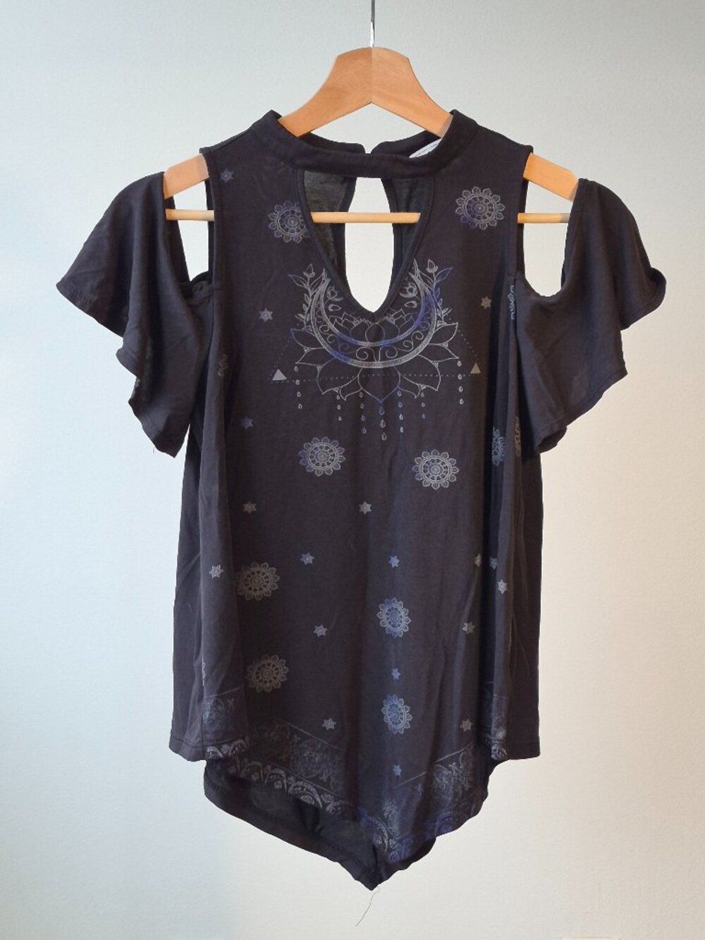 Adam Levine Tunic Top Women’s XS Black Cold Shoulder Celestial Moon Boho